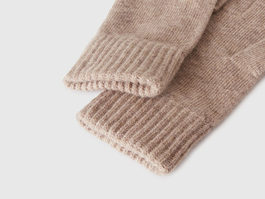 gloves in pure virgin wool