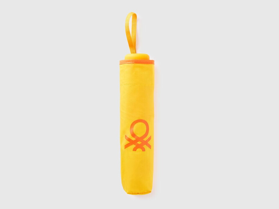 yellow umbrella