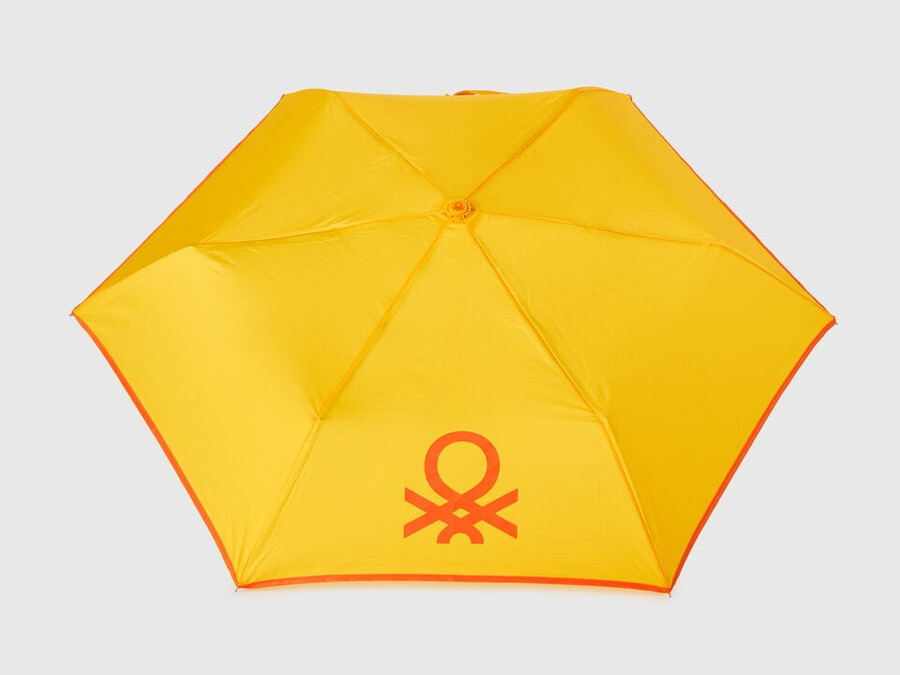 yellow umbrella