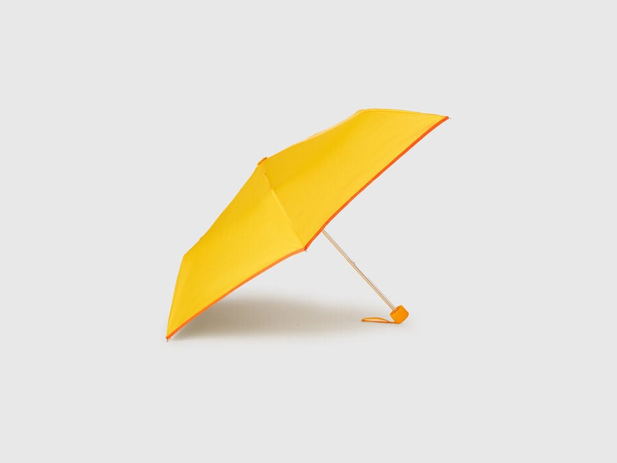 yellow umbrella