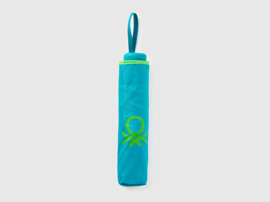 green umbrella