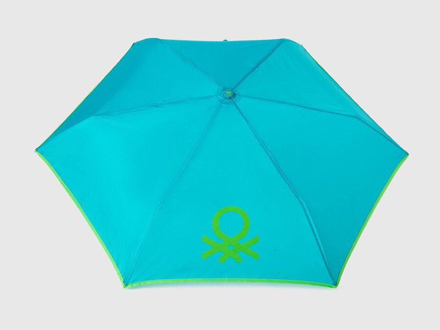 green umbrella