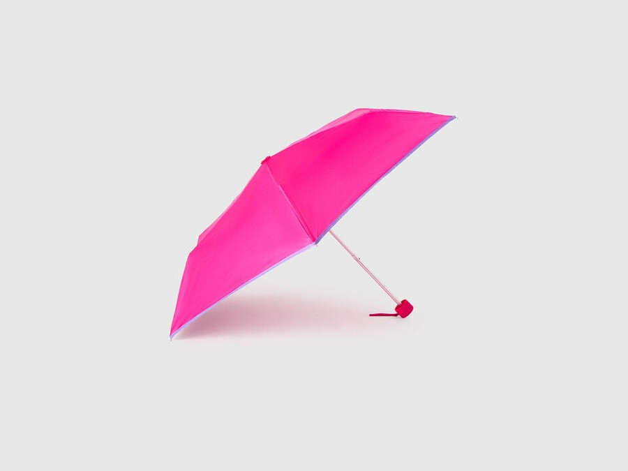 pink umbrella