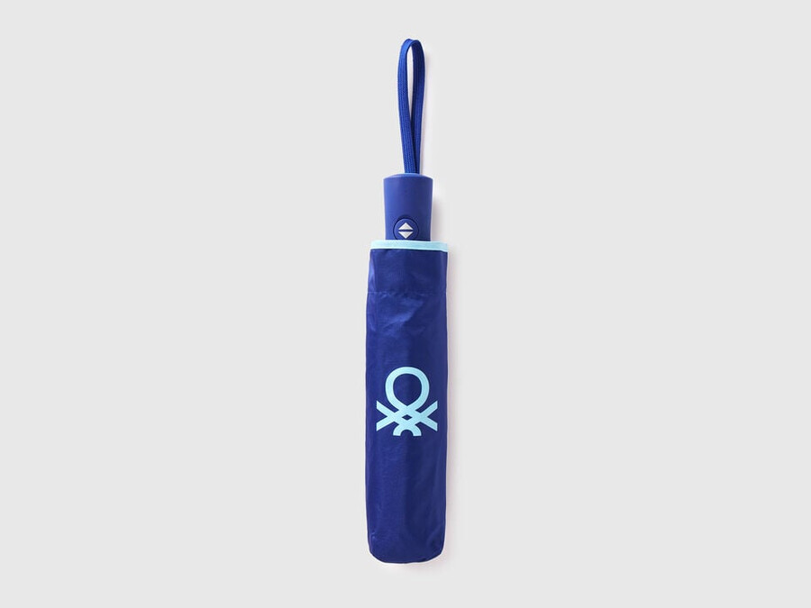 blue umbrella