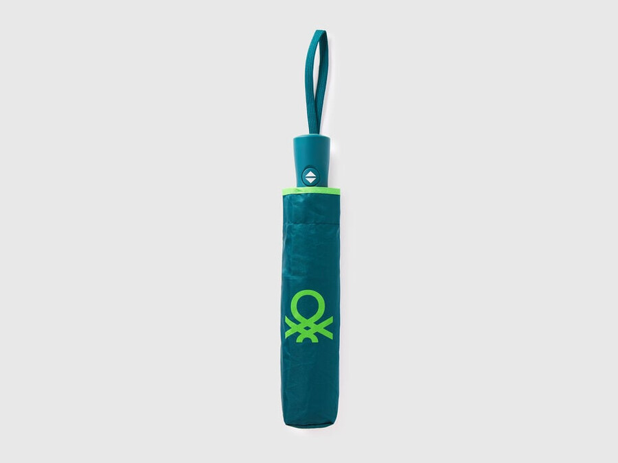 green umbrella