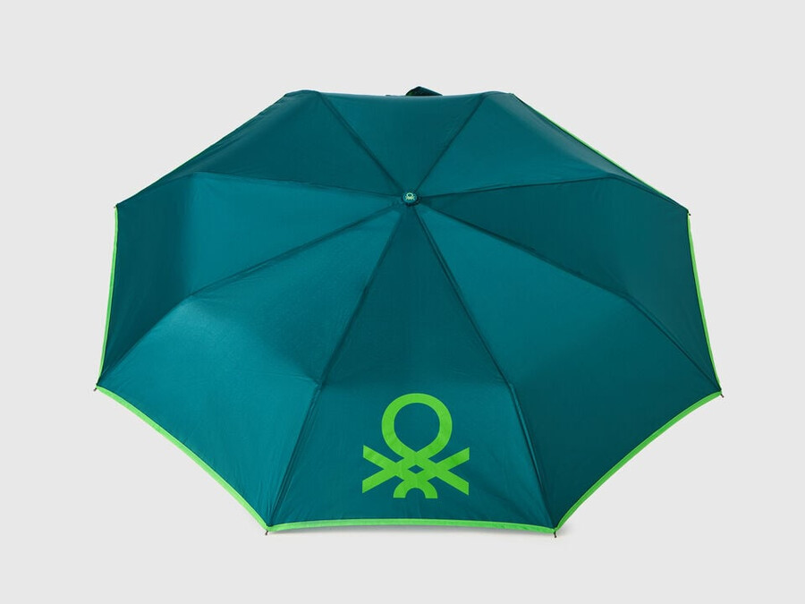green umbrella