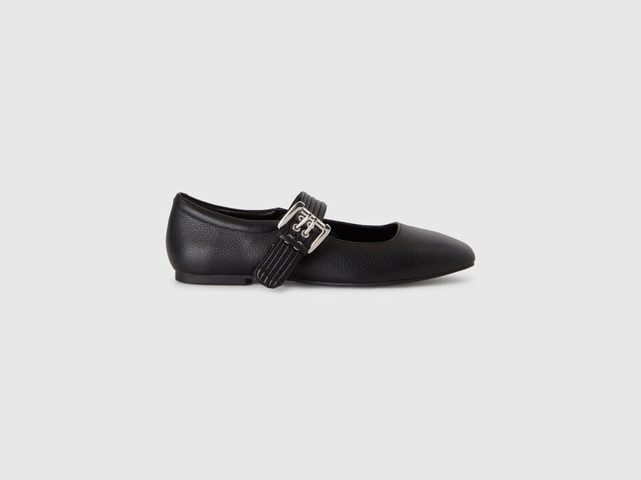 flats with buckle