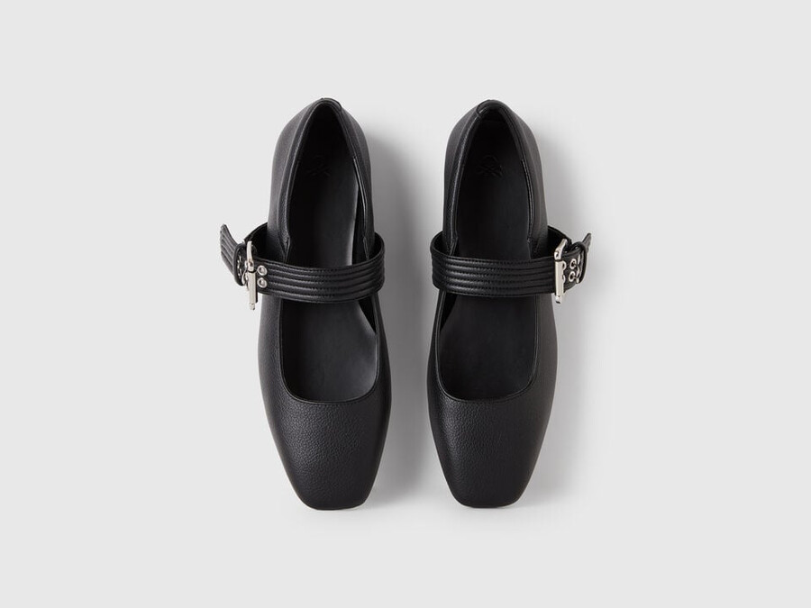 flats with buckle