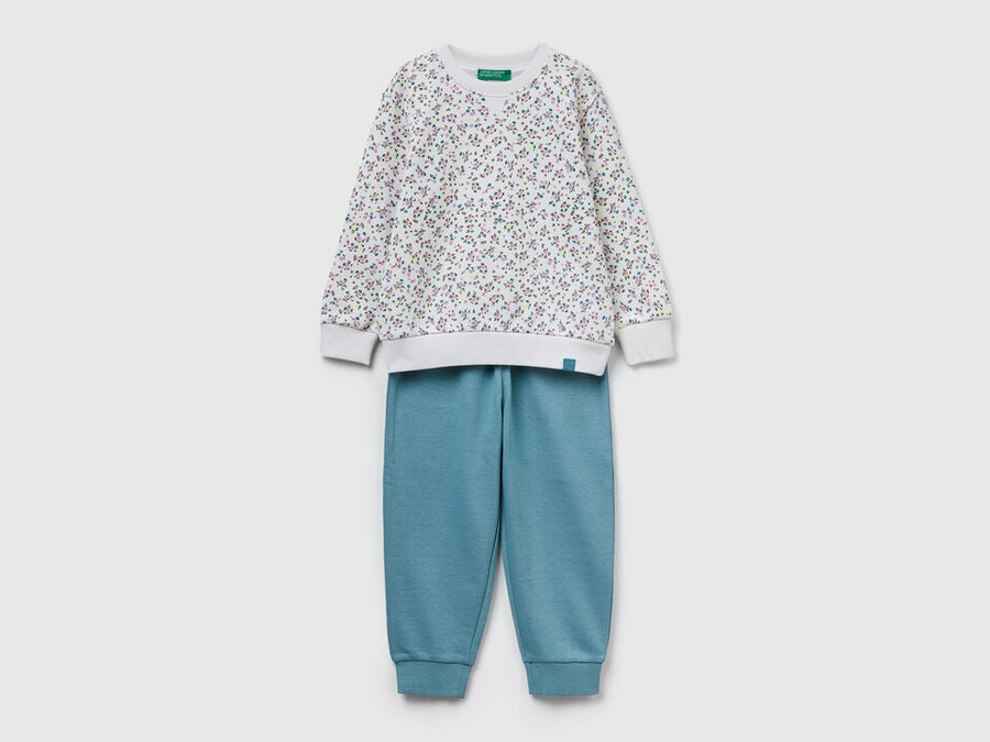 outfit with floral print