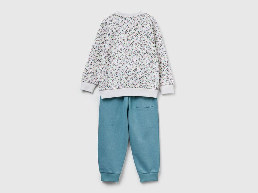outfit with floral print