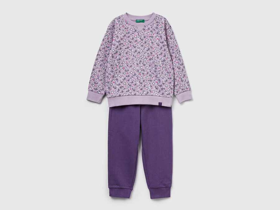 outfit with floral print