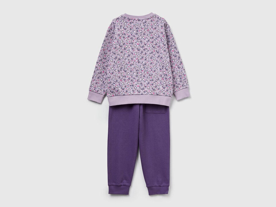 outfit with floral print