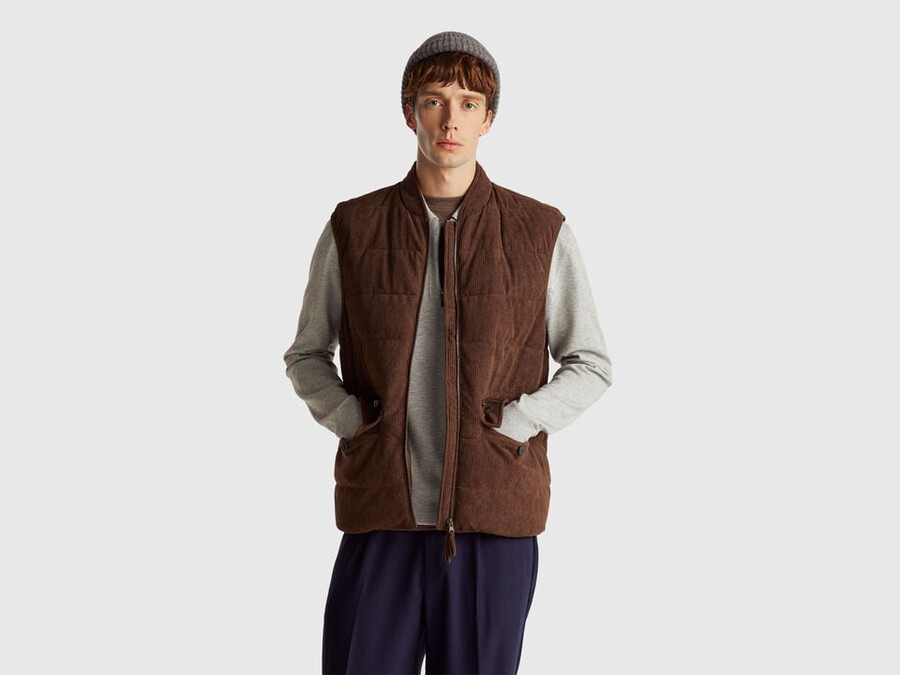vest with pockets in corduroy