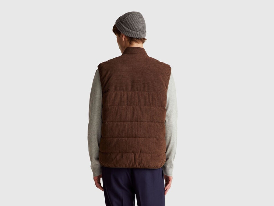 vest with pockets in corduroy