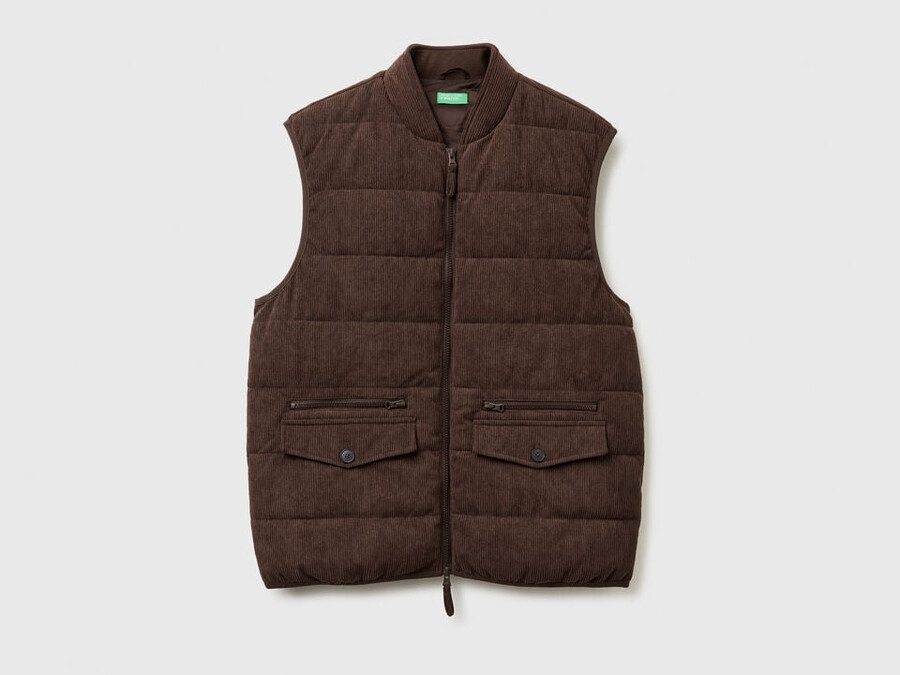 vest with pockets in corduroy