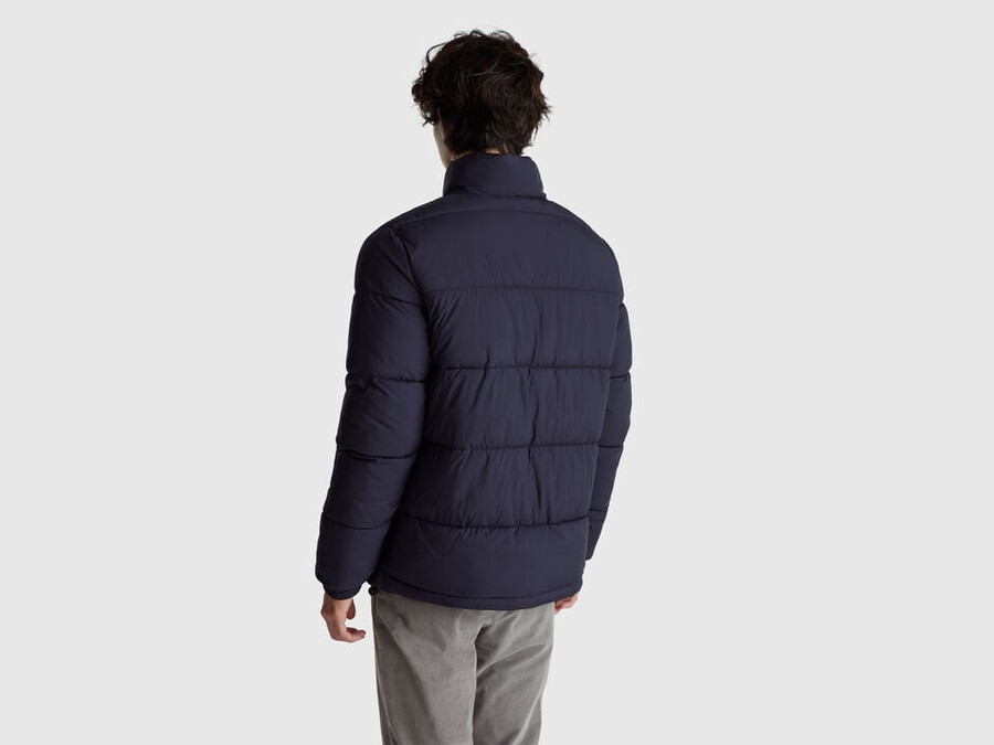 regular fit vest with recycled padding