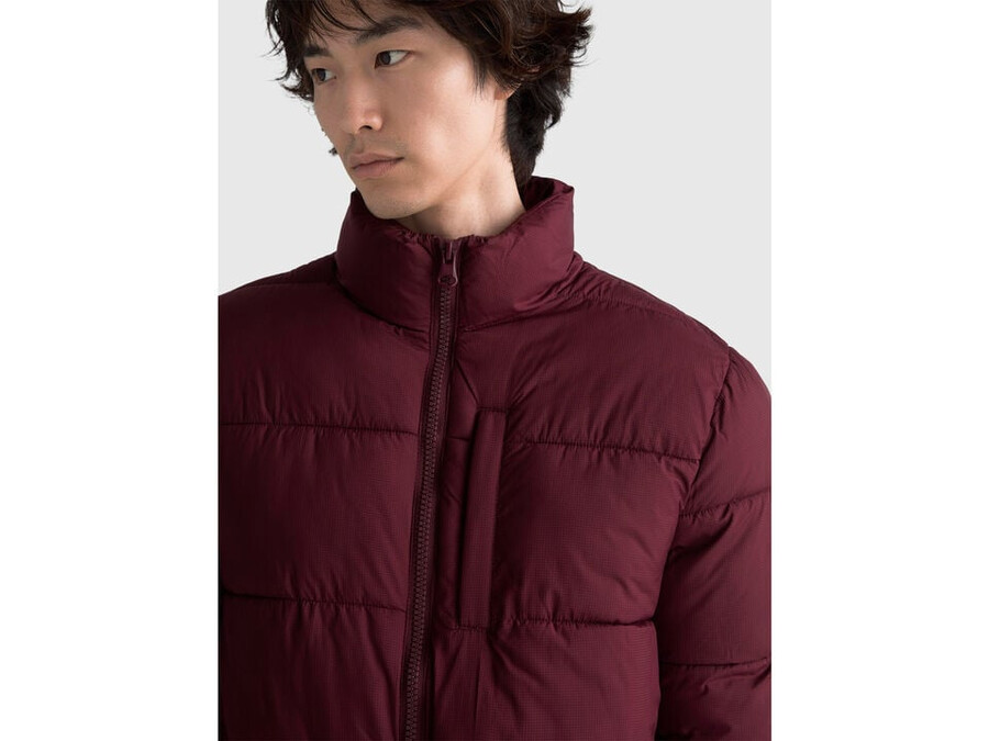 regular fit vest with recycled padding