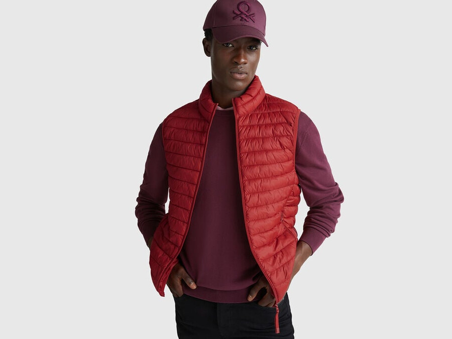 regular fit padded vest