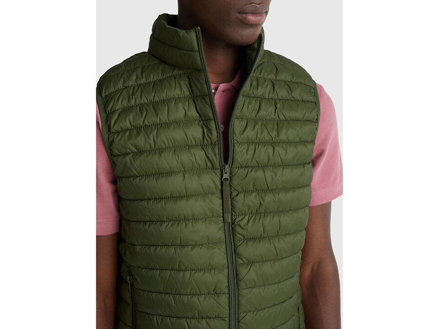 regular fit padded vest