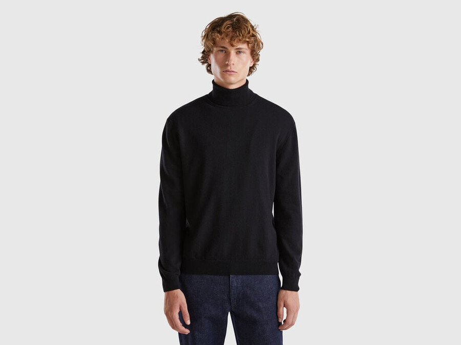 black turtleneck in pure merino wool