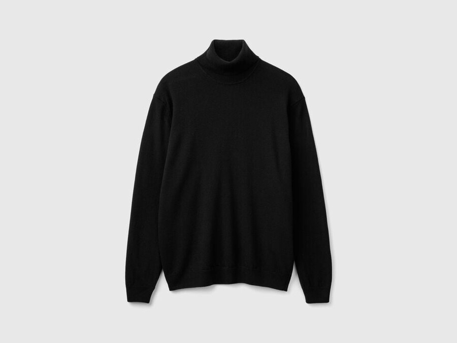 black turtleneck in pure merino wool