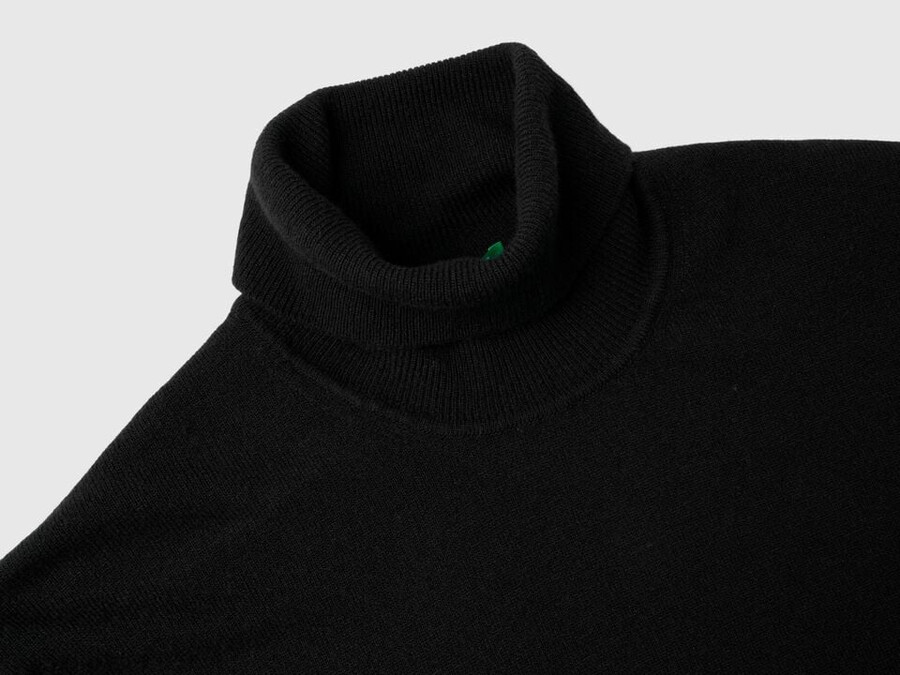 black turtleneck in pure merino wool