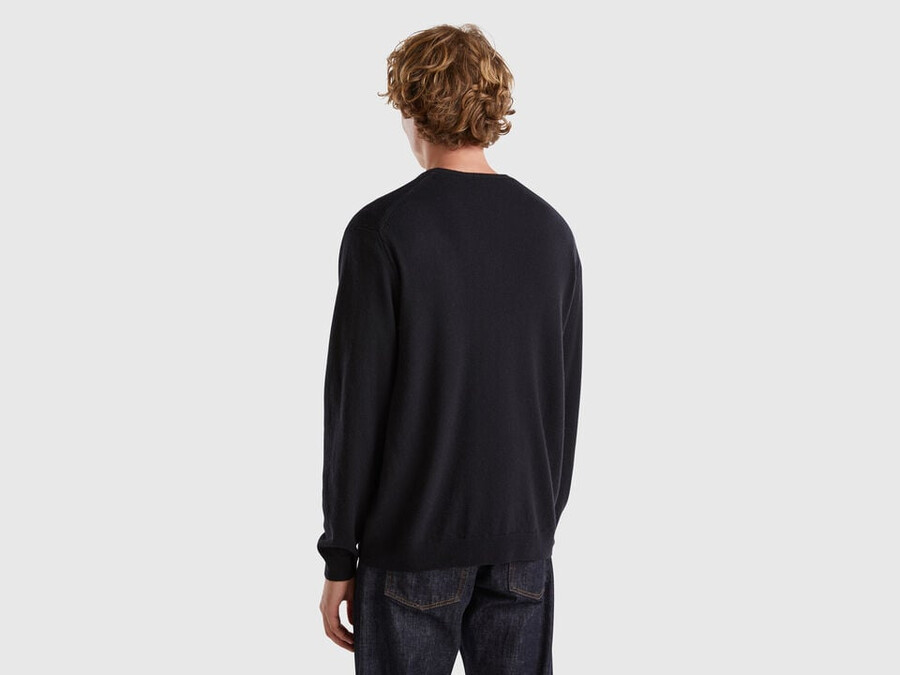 black v-neck sweater in pure merino wool