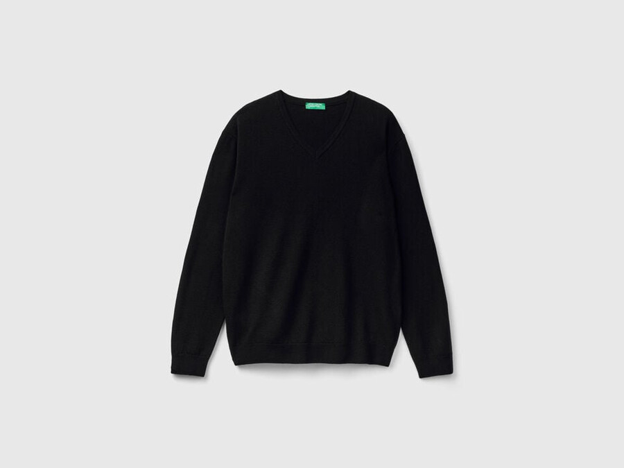 black v-neck sweater in pure merino wool