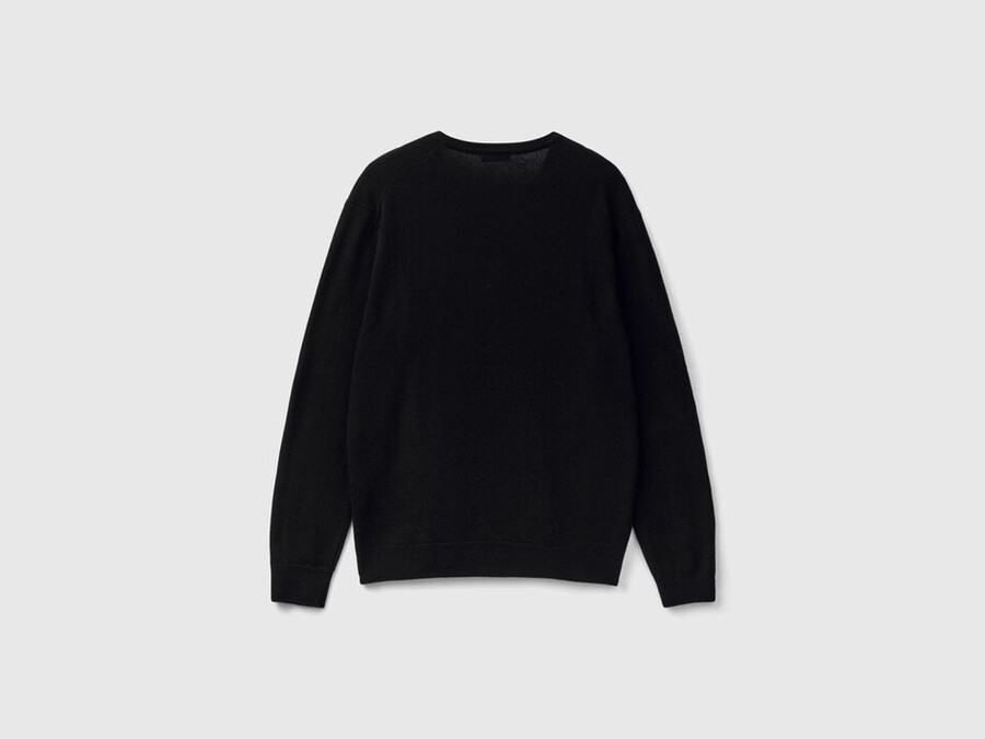 black v-neck sweater in pure merino wool