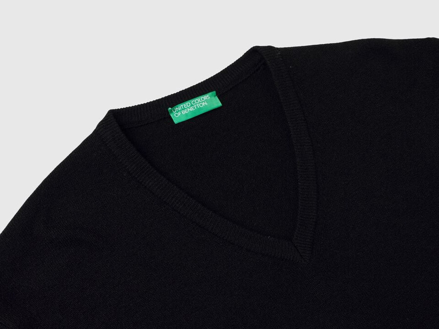 black v-neck sweater in pure merino wool