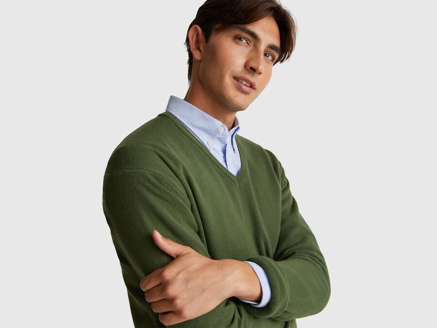 olive green v-neck sweater in pure merino wool