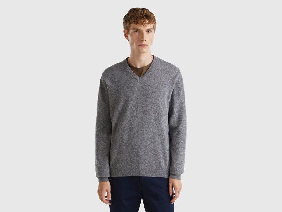 gray v-neck sweater in pure merino wool