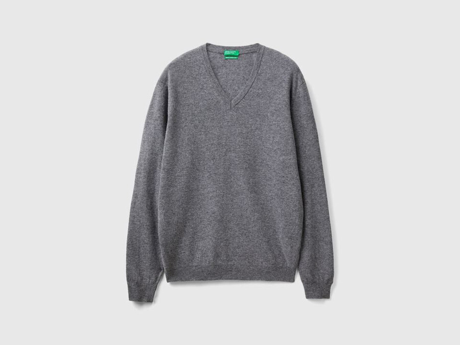 gray v-neck sweater in pure merino wool