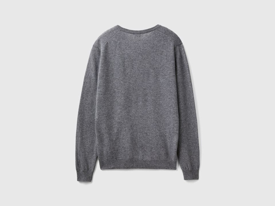 gray v-neck sweater in pure merino wool