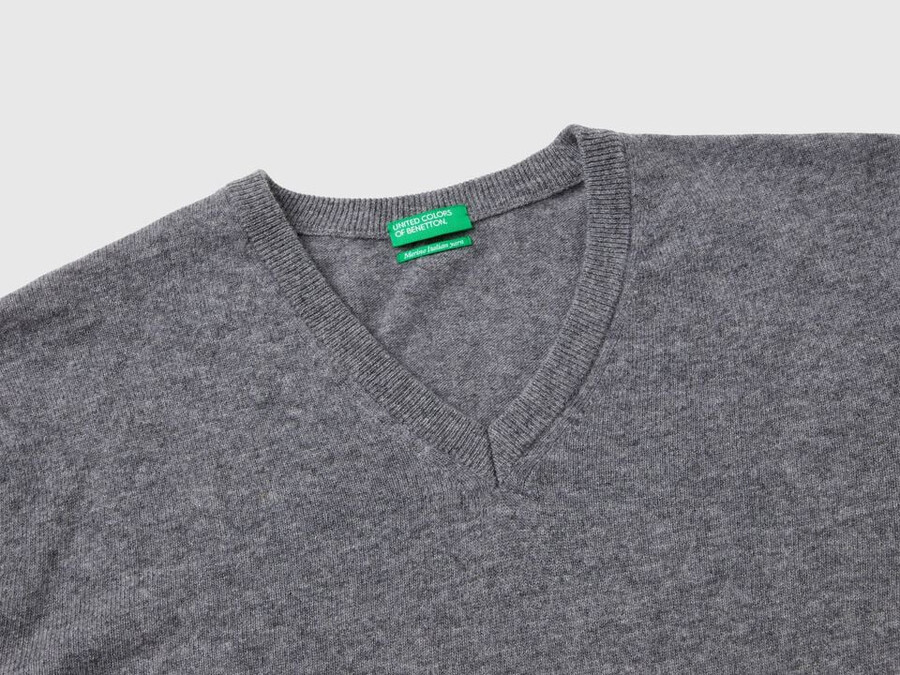 gray v-neck sweater in pure merino wool