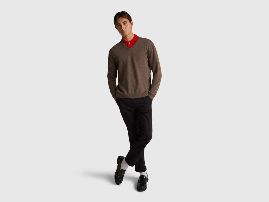 gray v-neck sweater in pure merino wool