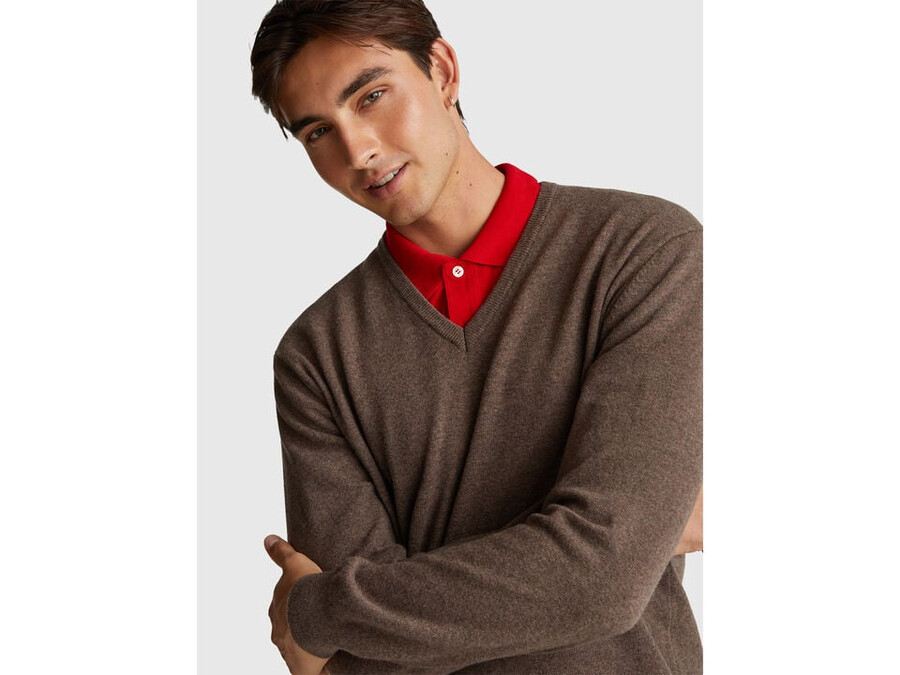 gray v-neck sweater in pure merino wool