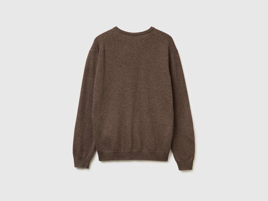 gray v-neck sweater in pure merino wool