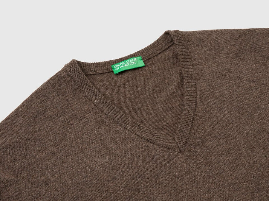 gray v-neck sweater in pure merino wool