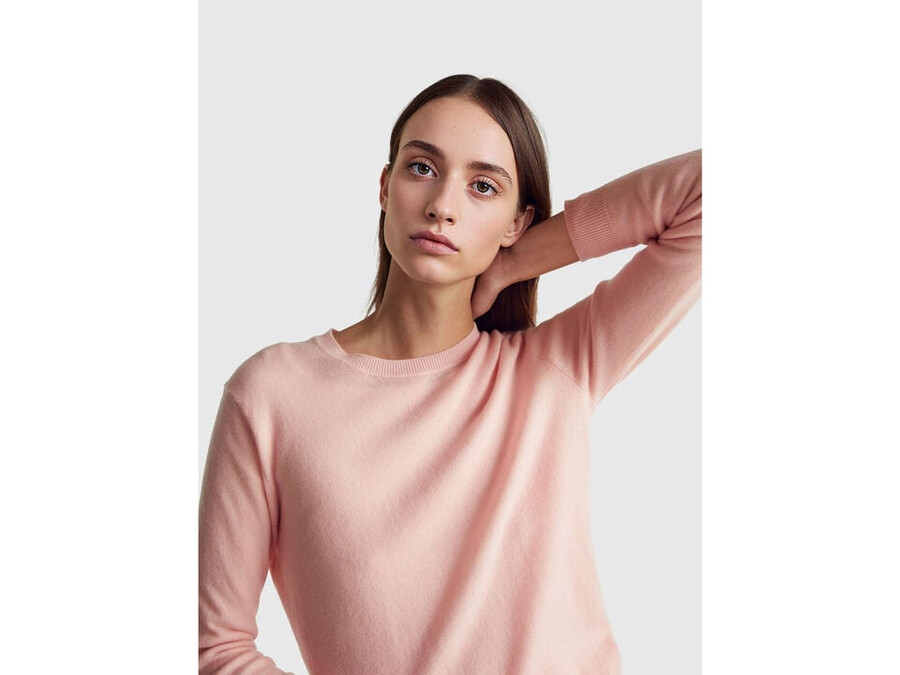 powder pink crew neck sweater in merino wool