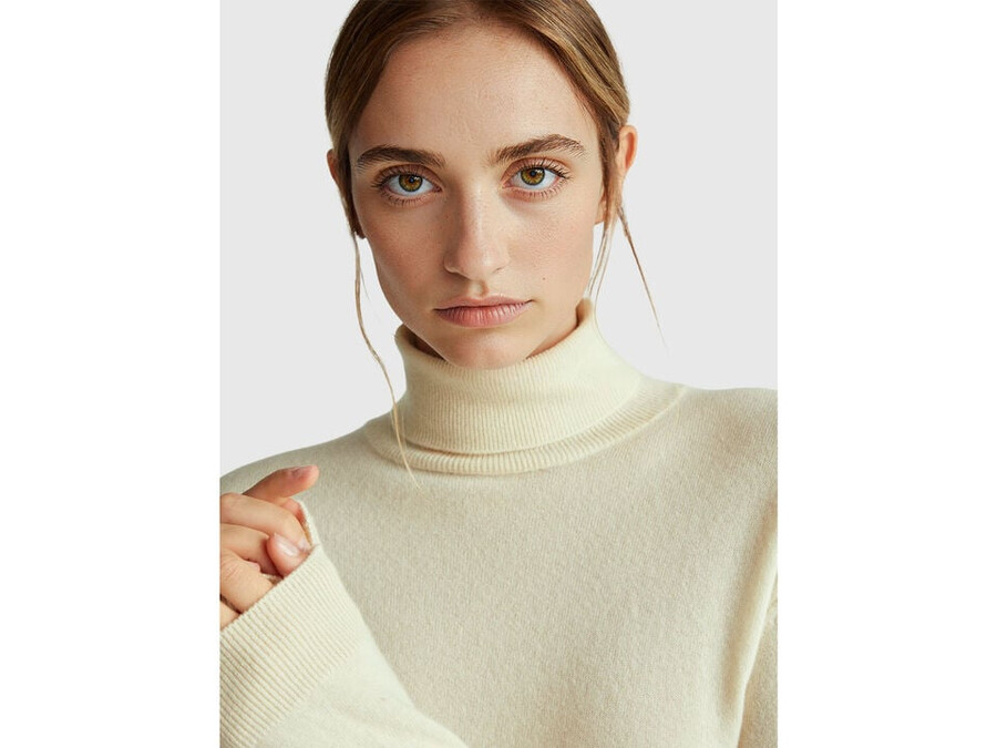 cream turtleneck sweater in pure merino wool