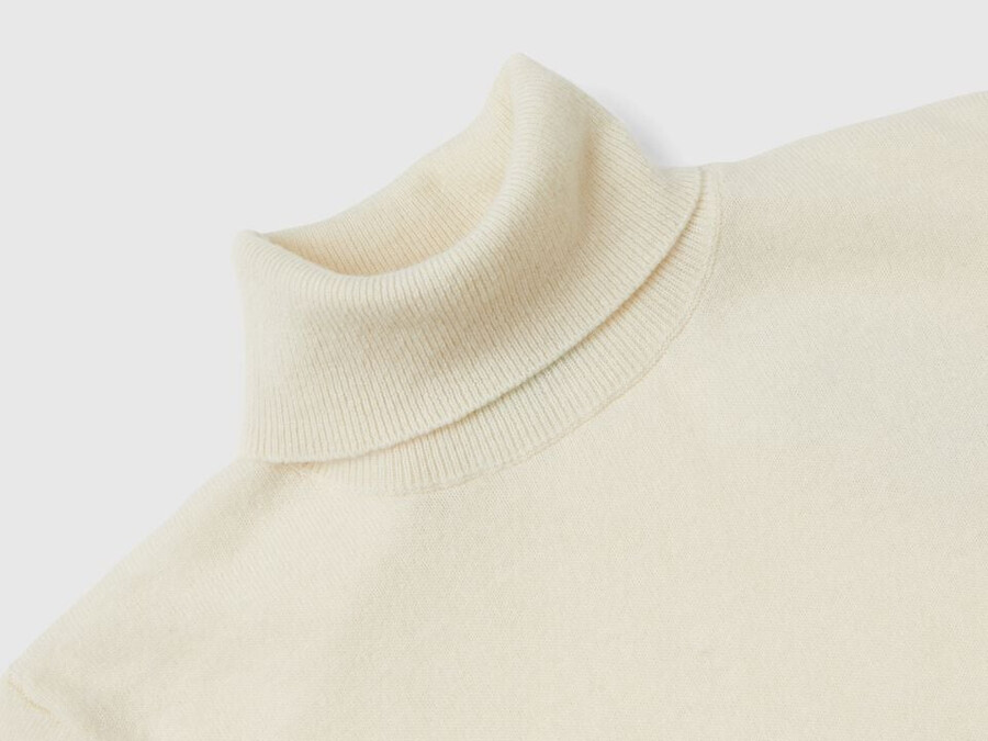 cream turtleneck sweater in pure merino wool