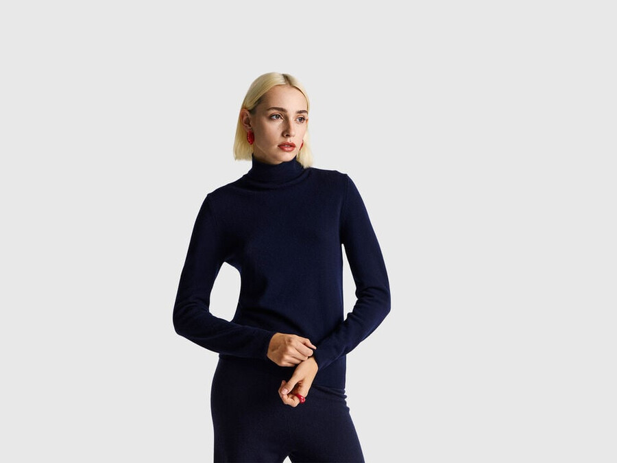 dark blue turtleneck in pure merino wool