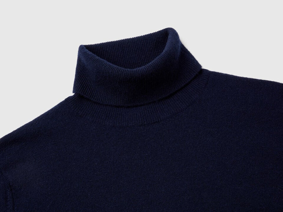 dark blue turtleneck in pure merino wool