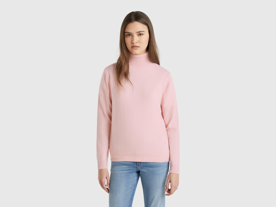 powder pink turtleneck sweater in pure merino wool