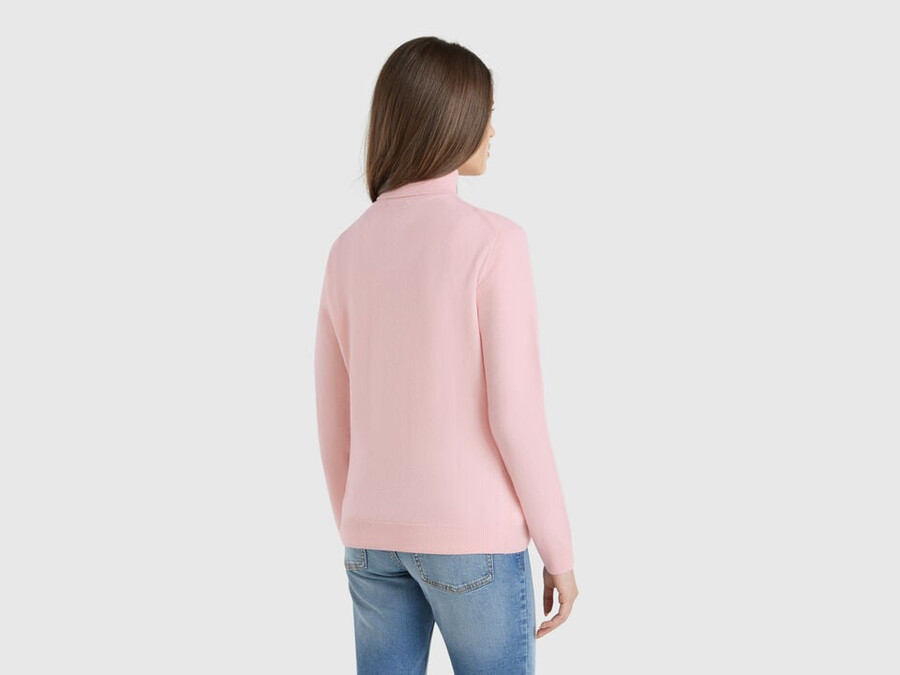 powder pink turtleneck sweater in pure merino wool