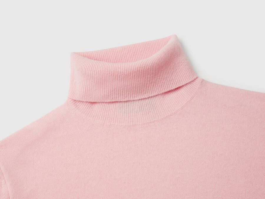 powder pink turtleneck sweater in pure merino wool