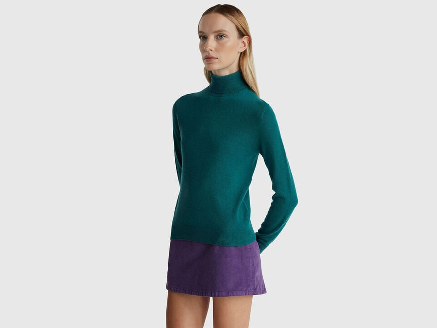 green turtleneck sweater in pure merino wool