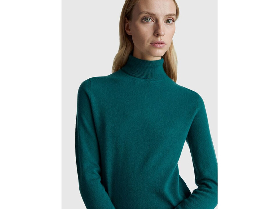 green turtleneck sweater in pure merino wool