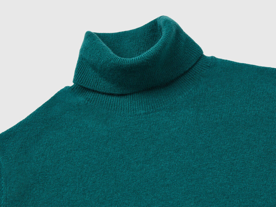 green turtleneck sweater in pure merino wool